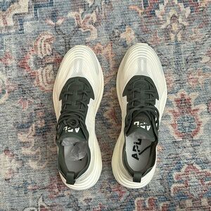 APL women’s size 9.5 streamline sneaker